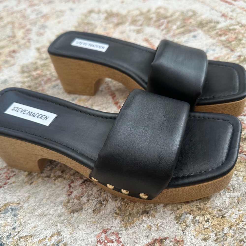 Steve Madden Black Leather Mules with Tan Heel